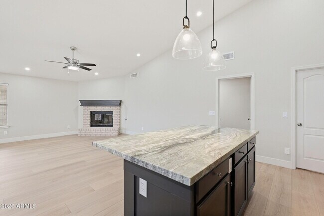 Building Photo - 9941 W Tonopah Dr