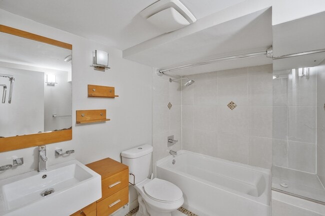 Building Photo - 1339 Riggs St NW