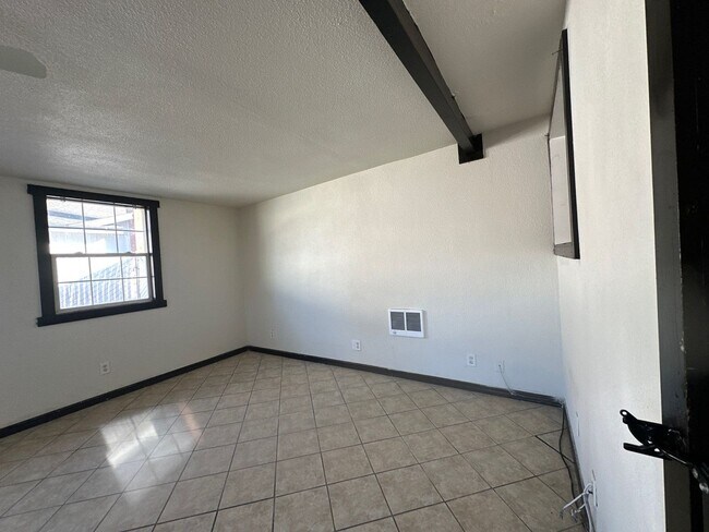 Building Photo - 5819 Winter Ave