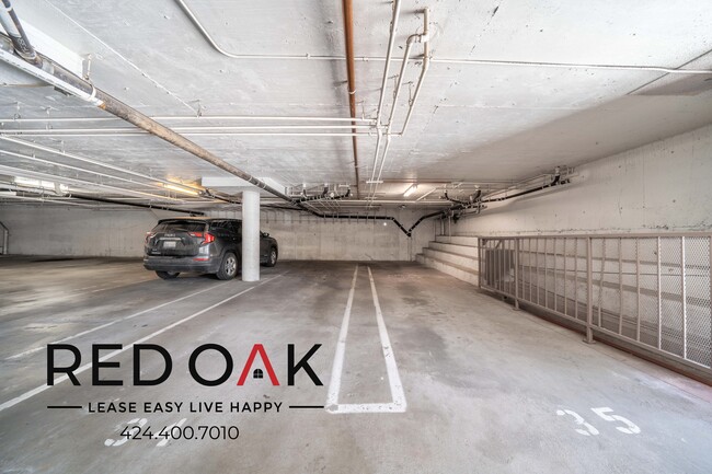 Building Photo - 4651 Cahuenga Blvd