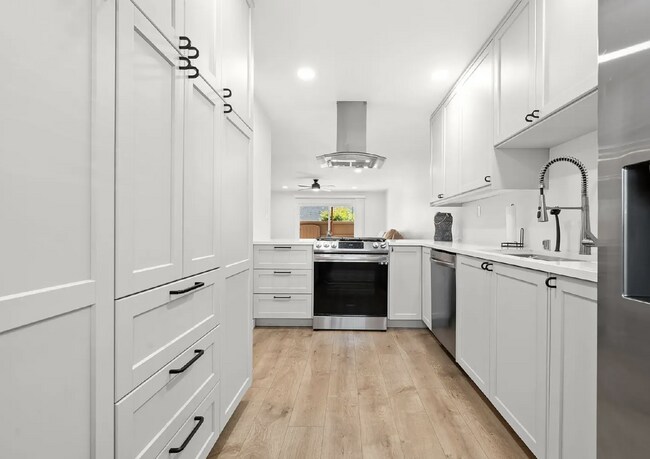 Building Photo - $3,750 - 3 Bed / 2.5 Bath Townhome in San Diego Near SDSU