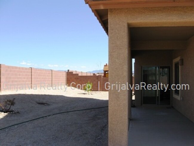 Building Photo - Beautiful 4 Bedroom House on a Large Lot  ...