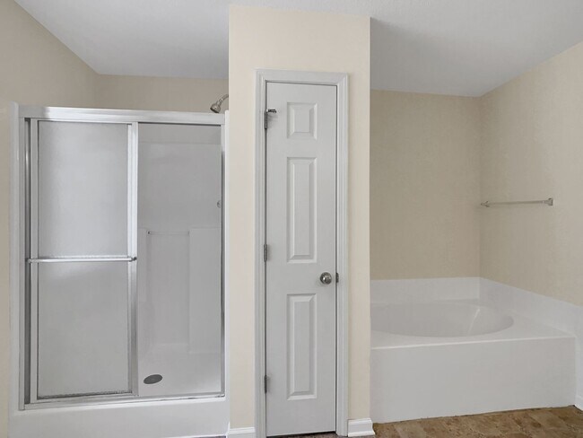 Building Photo - 2230 Cross Creek Dr