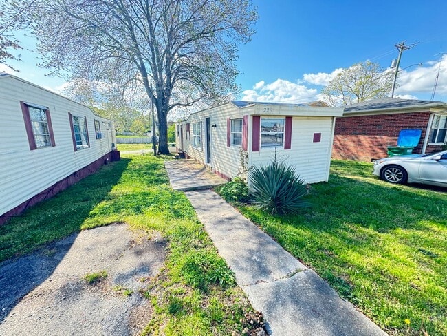 Building Photo - 2bed/1bath trailer in downtown Landis all electric