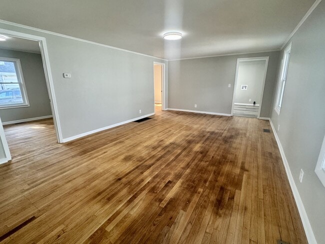 Primary Photo - 913 N Morrison St