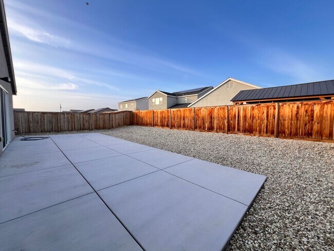 Building Photo - Northwest Bakersfield