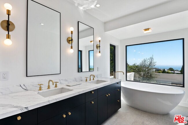 Building Photo - 3616 Shoreheights Dr