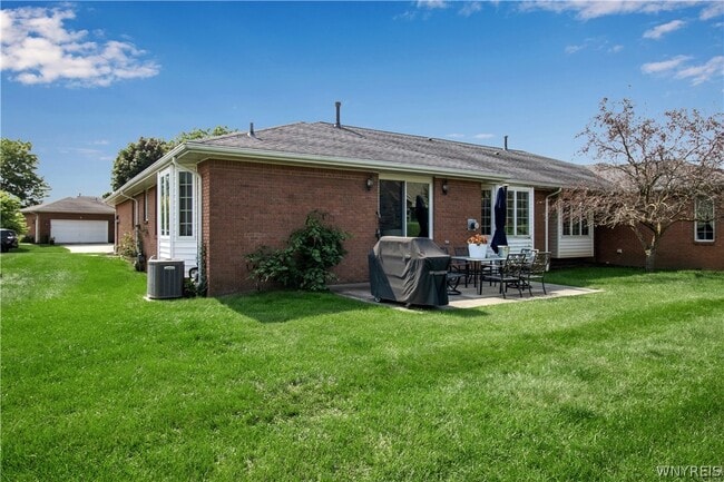 Building Photo - 6 St Charles Ct