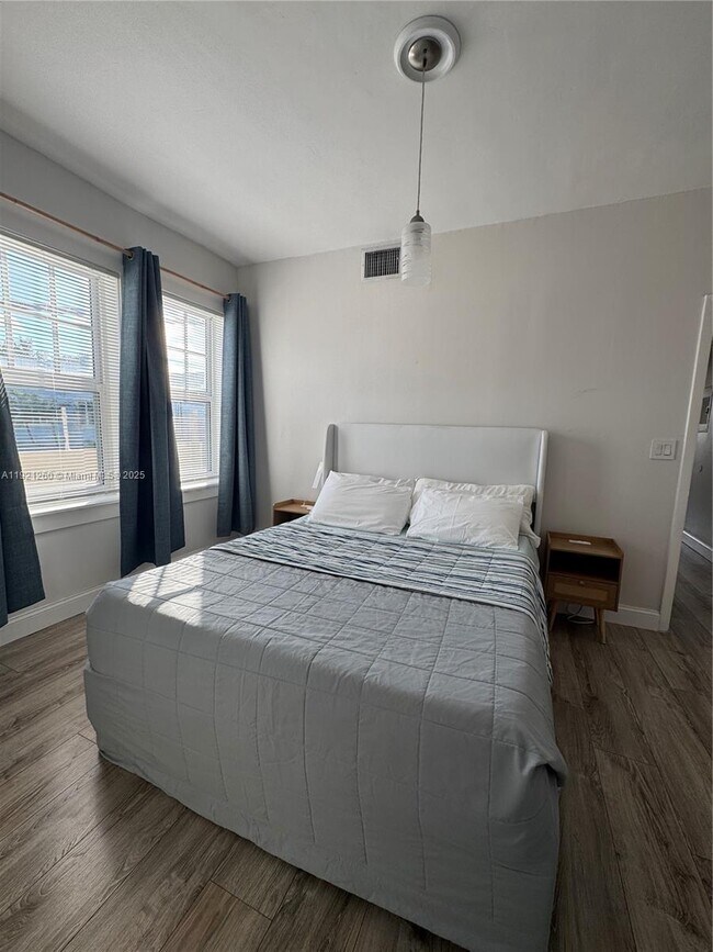 Building Photo - 536 14th St