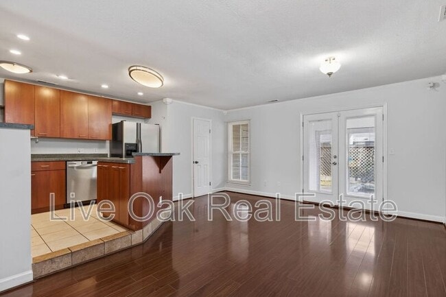 Building Photo - 304 Falling Ln