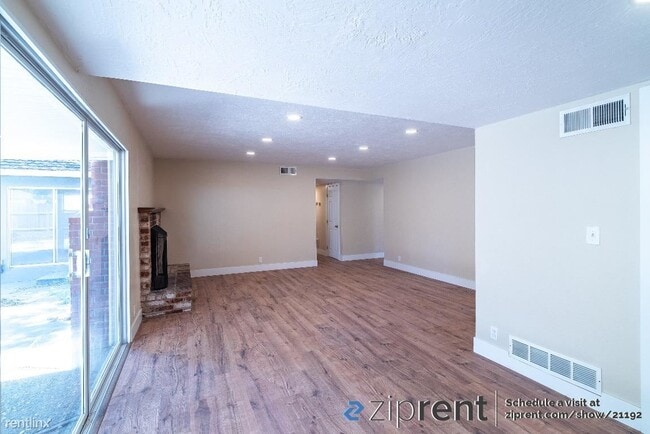 Building Photo - 4 br, 2 bath House - 5200 Elbert Way, Sacr...