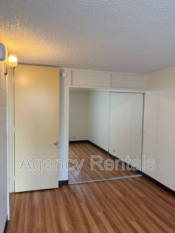 Building Photo - 1525 Kewalo St