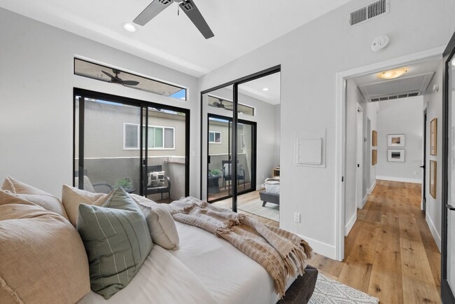 Building Photo - Charming 2 Bedroom 2 Bath In Beautiful Hil...