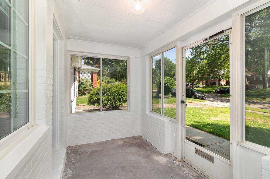 Building Photo - 2432 Ardmore Ave
