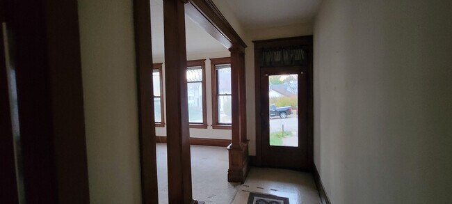Building Photo - 632 Wilson St