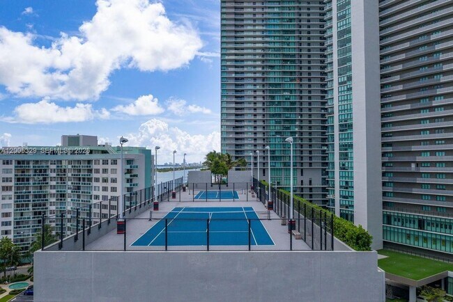 Building Photo - 3131 NE 7th Ave