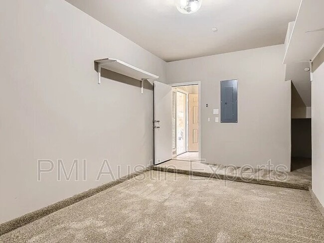 Building Photo - 3101 Davis Ln