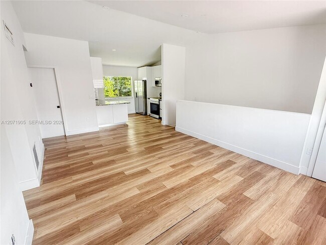 Building Photo - 8035 Lake Dr