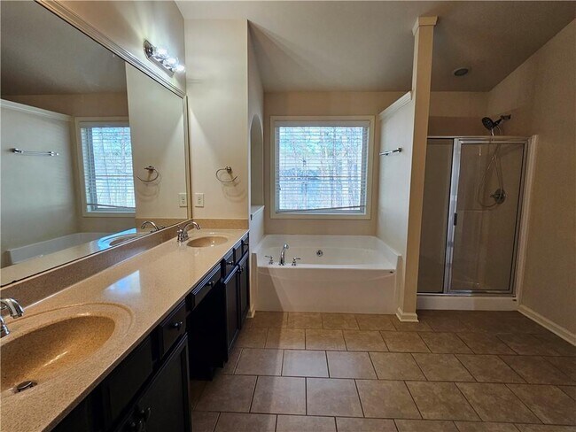 Building Photo - 6185 Crested Moss Dr