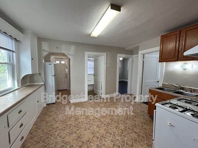 Building Photo - 37 W Melford Ave