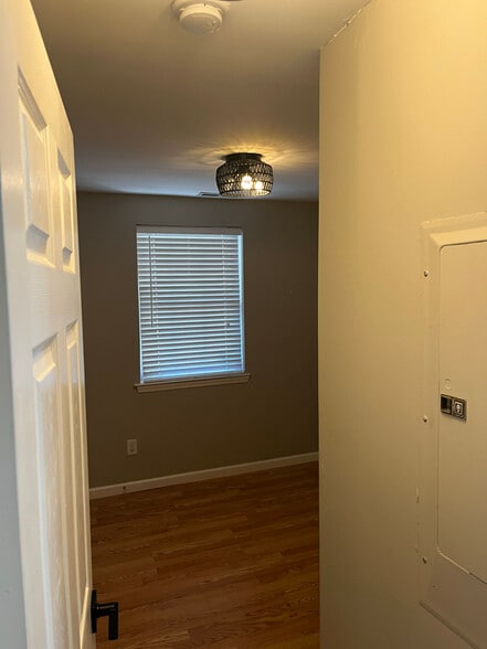 Building Photo - 421 Atherton St