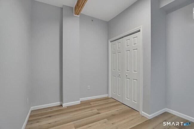 Building Photo - 192 Hartford Rd