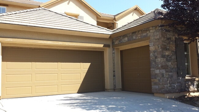 Building Photo - Gorgeous home in Patterson