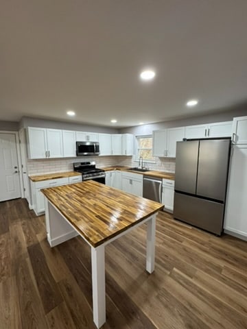 Building Photo - 212 Simmons Dr