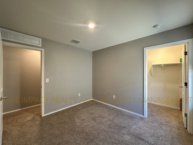 Building Photo - 5992 S Antrim Loop