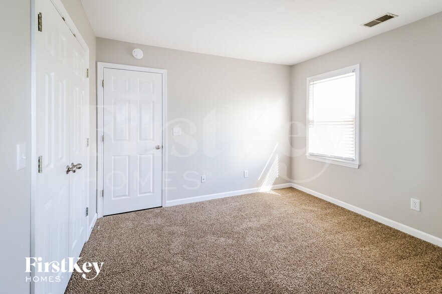 Building Photo - 1513 Oak Park Dr