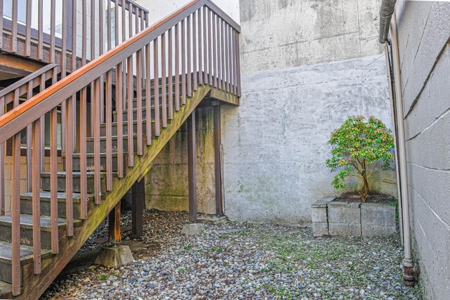 Building Photo - 121 N Wasson St