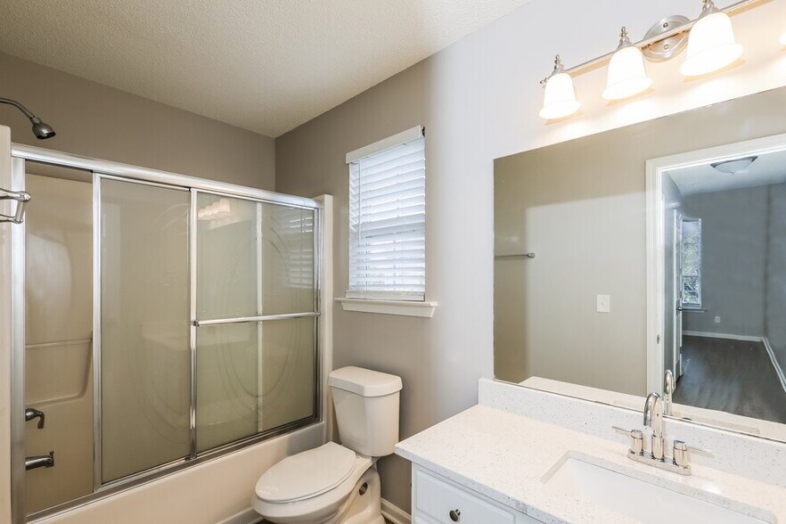 Building Photo - 348 Coral Cir