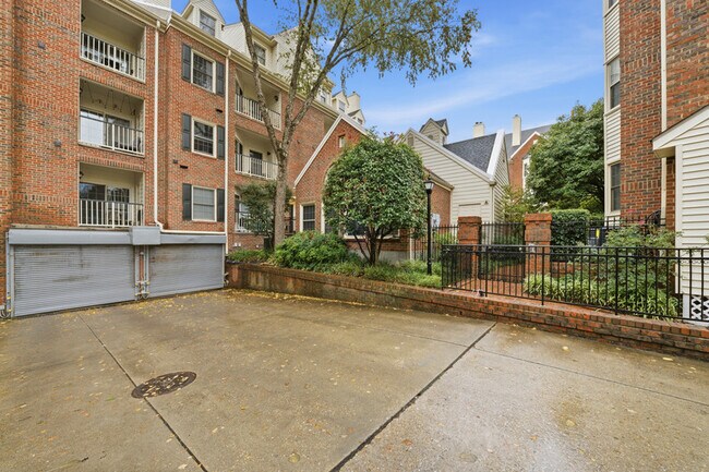 Building Photo - 300 Yarmouth St