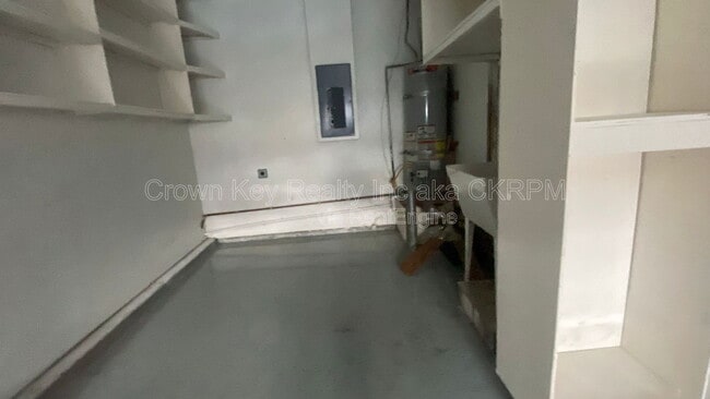 Building Photo - 724 Shelli St