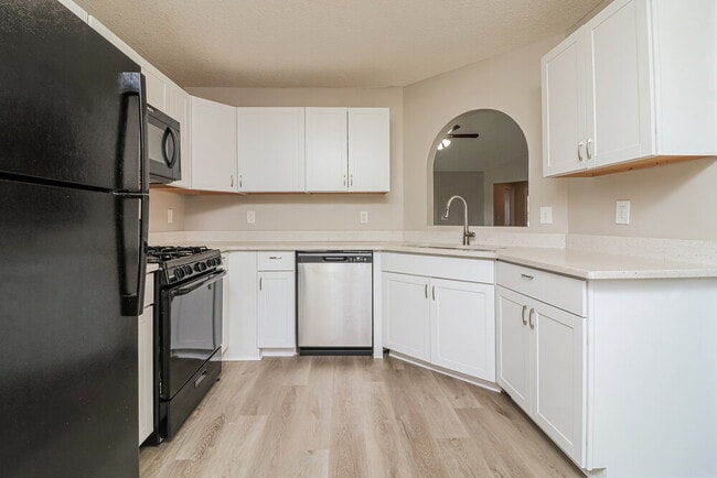 Building Photo - 2913 Crest Ridge Ct SW