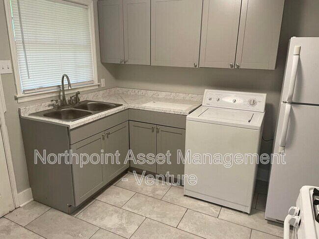 Building Photo - 1026 Linwood Rd