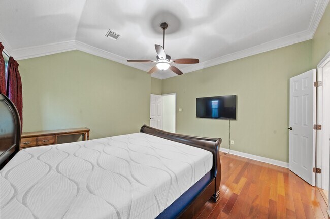 Building Photo - 5102 E Pagewick Dr