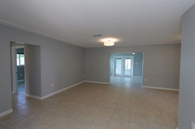 Building Photo - 5522 Yorkshire Way