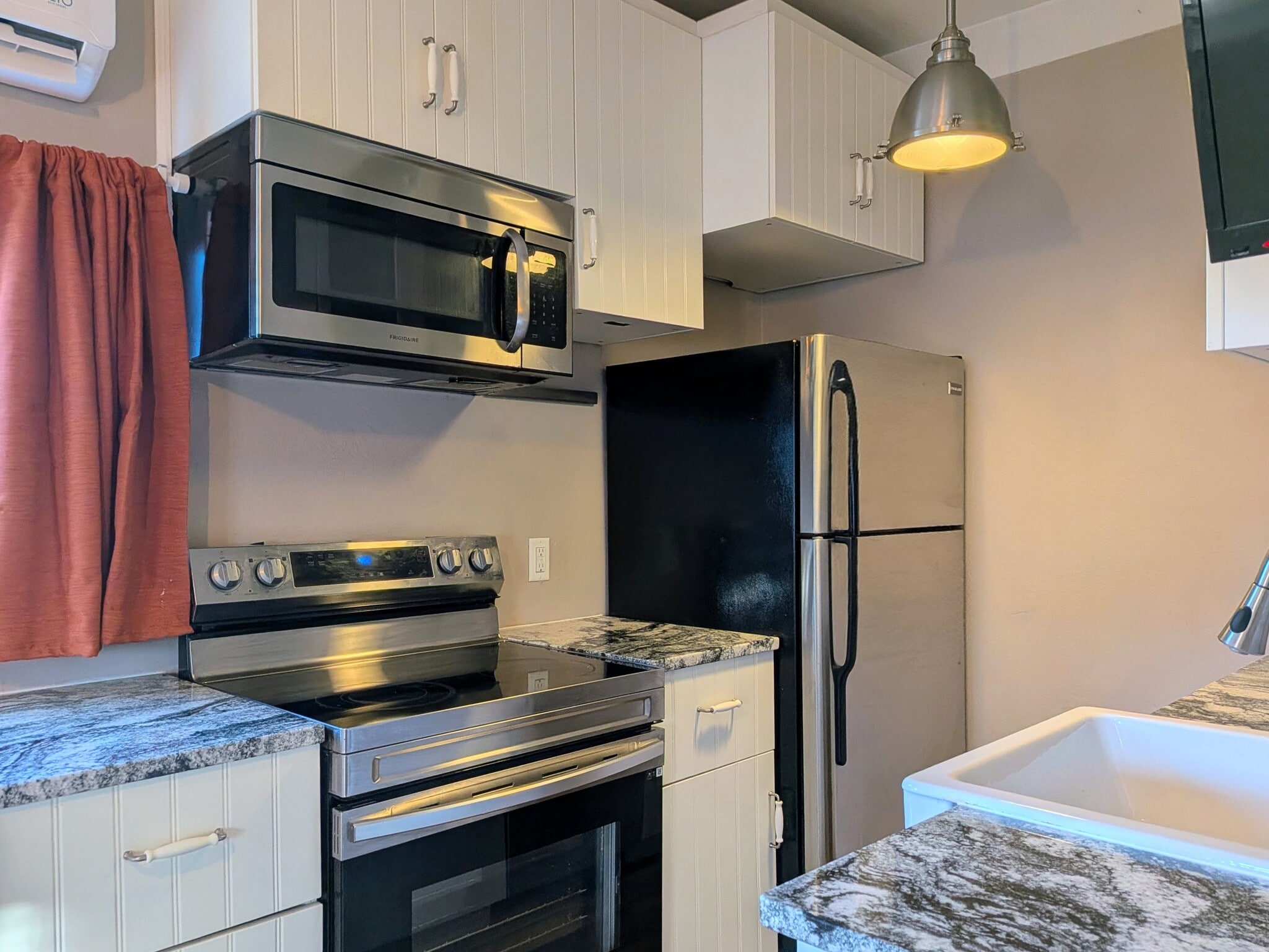 Building Photo - 169 S 200 W