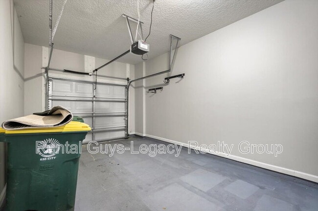 Building Photo - 13354 Solar Dr