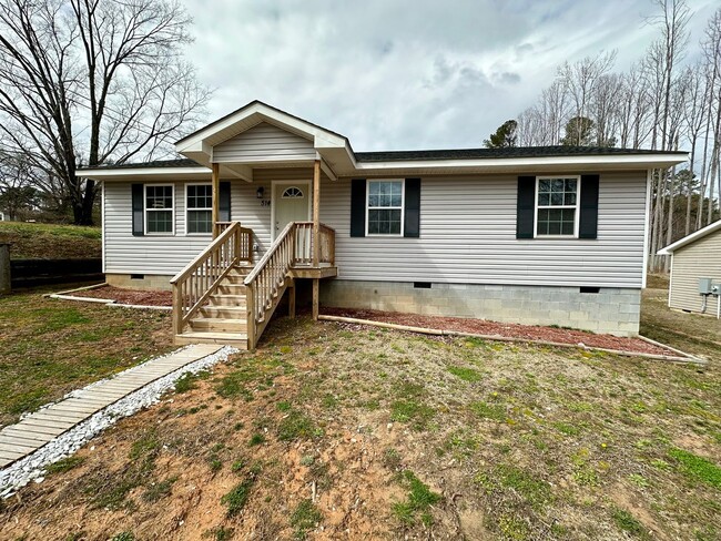 Primary Photo - 3 Bedroom 2 Bathroom Home in South Hill, VA