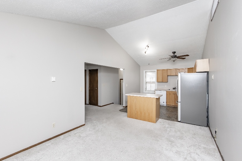 Building Photo - 344 6th Ave S