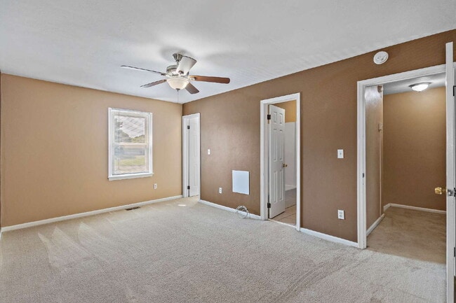 Building Photo - Churchland Townhouse