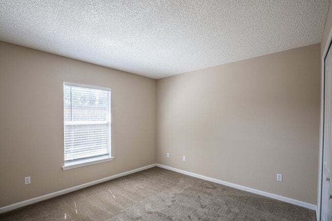 Building Photo - Great Rental in The Valley!