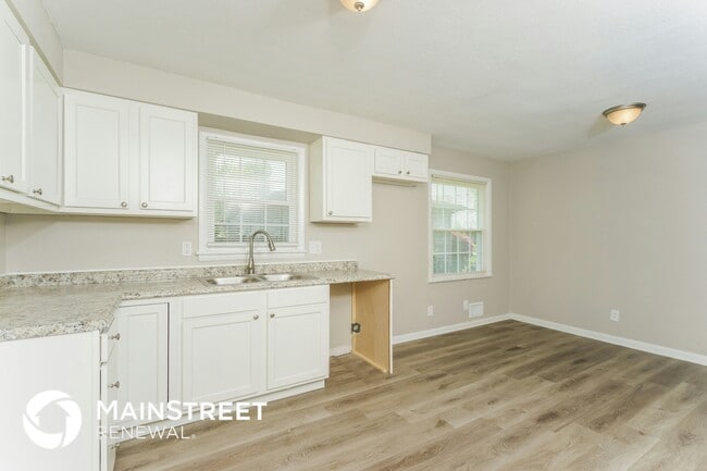 Building Photo - 6102 Jessamine Ln