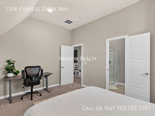 Building Photo - 1306 Cypress Creek Way