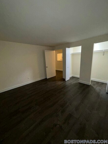 Building Photo - 122 Dustin St