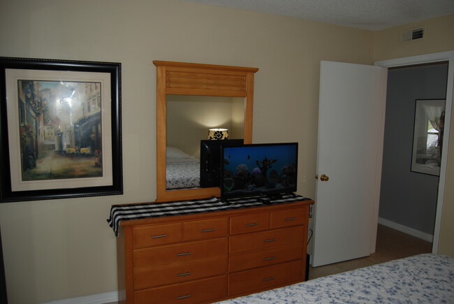 Building Photo - 10200 Belle Rive Blvd