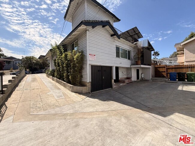 Building Photo - 1031 Coronado Ter