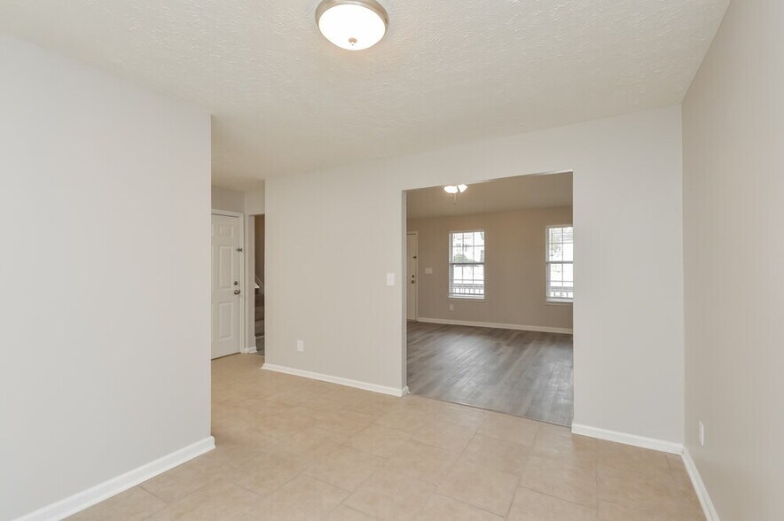 Building Photo - 1300 Mercury Dr SE